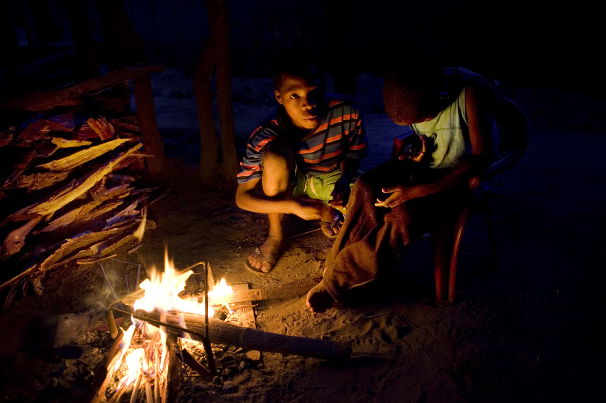 alex fischer, fotograf, darmstadt,  2011, native, afrika, african, afrikaner, namibia, kavango, nyangana, gumma, dorf, dorfleben, tradition, traditionell, eingeborene, 2011 