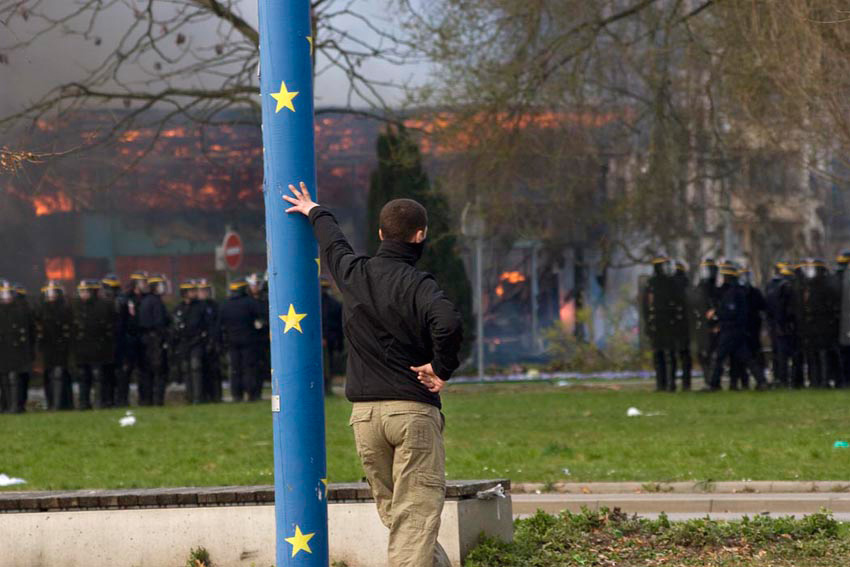 alex fischer, fotograf, darmstadt, protest, g8, gipfel, heiligendamm, strassbourg, nato, berlin, 1. mai, wiesbaden, kopenhagen, klimagipfel, frankfurt a.m., blockuppy, globalisierungsgegner, globalisierungskritiker, demonstration, politik, massenprotest