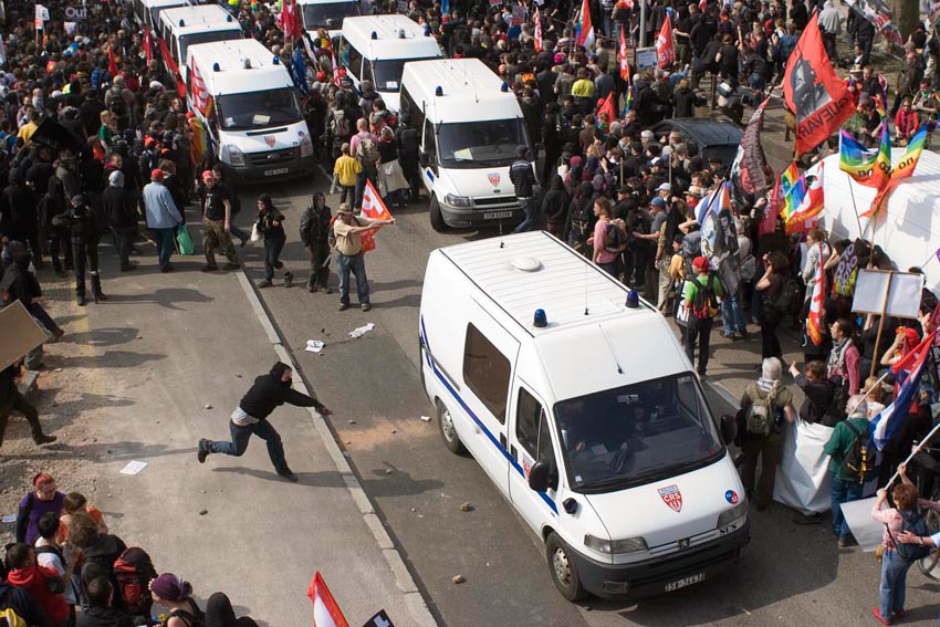 alex fischer, fotograf, darmstadt, protest, g8, gipfel, heiligendamm, strassbourg, nato, berlin, 1. mai, wiesbaden, kopenhagen, klimagipfel, frankfurt a.m., blockuppy, globalisierungsgegner, globalisierungskritiker, demonstration, politik, massenprotest